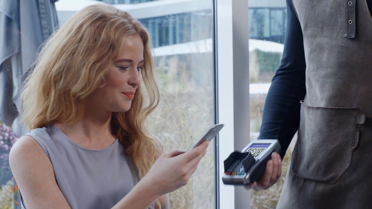 Payconiq commercial phil en flo 6 2048x1152 groot - Payconiq -  - Phil & Flo Creative Studio