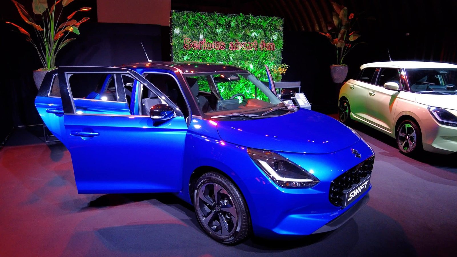 Suzuki vr event car doors scaled - Revolutionaire autolancering: Onze VR-reis met Suzuki Swift - Blog -  - Phil & Flo Creative Studio