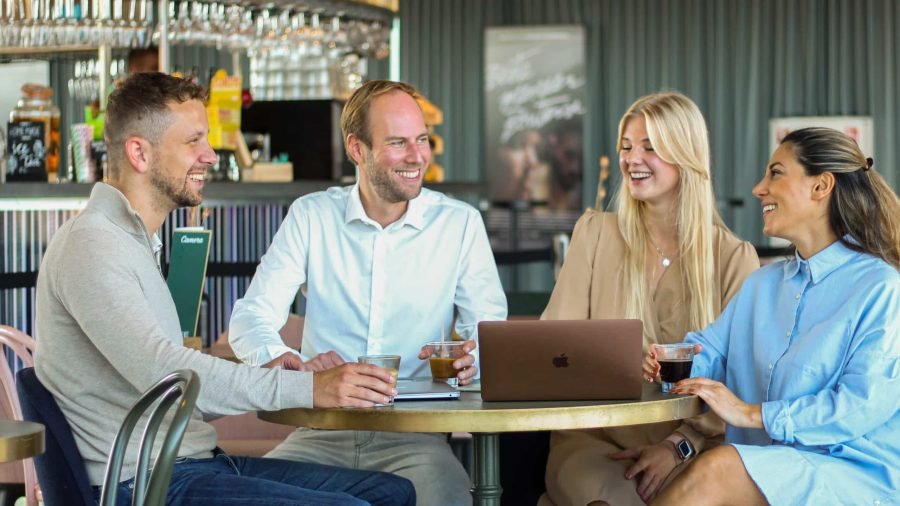 Ai300027 1 scaled - Over ons -  - Phil & Flo Creative Studio